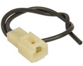 A picture of an electrical wire with a white connector.